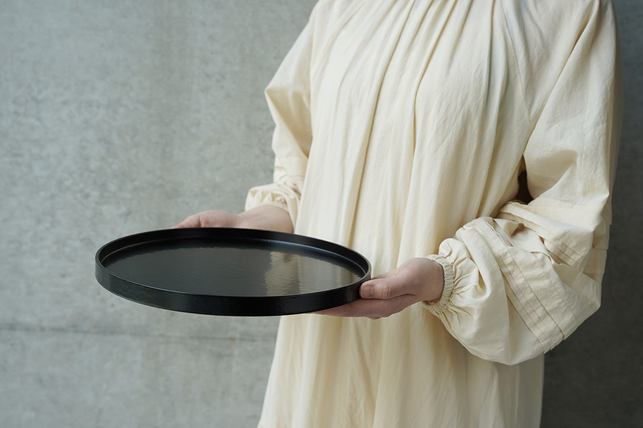 Hinao Shikki Naoemon 8.5-inch Round Tray, Black Tame