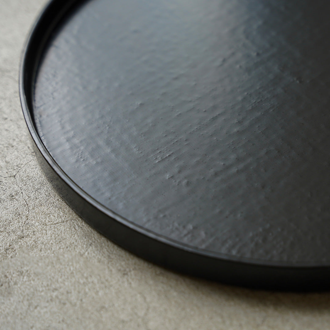 Hinao Shikki Naoemon 1 Shaku (12 in.) Round Tray, Black Tame