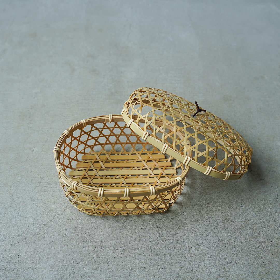Nanpu Crafts Hexagonal Lidded Oval Basket White