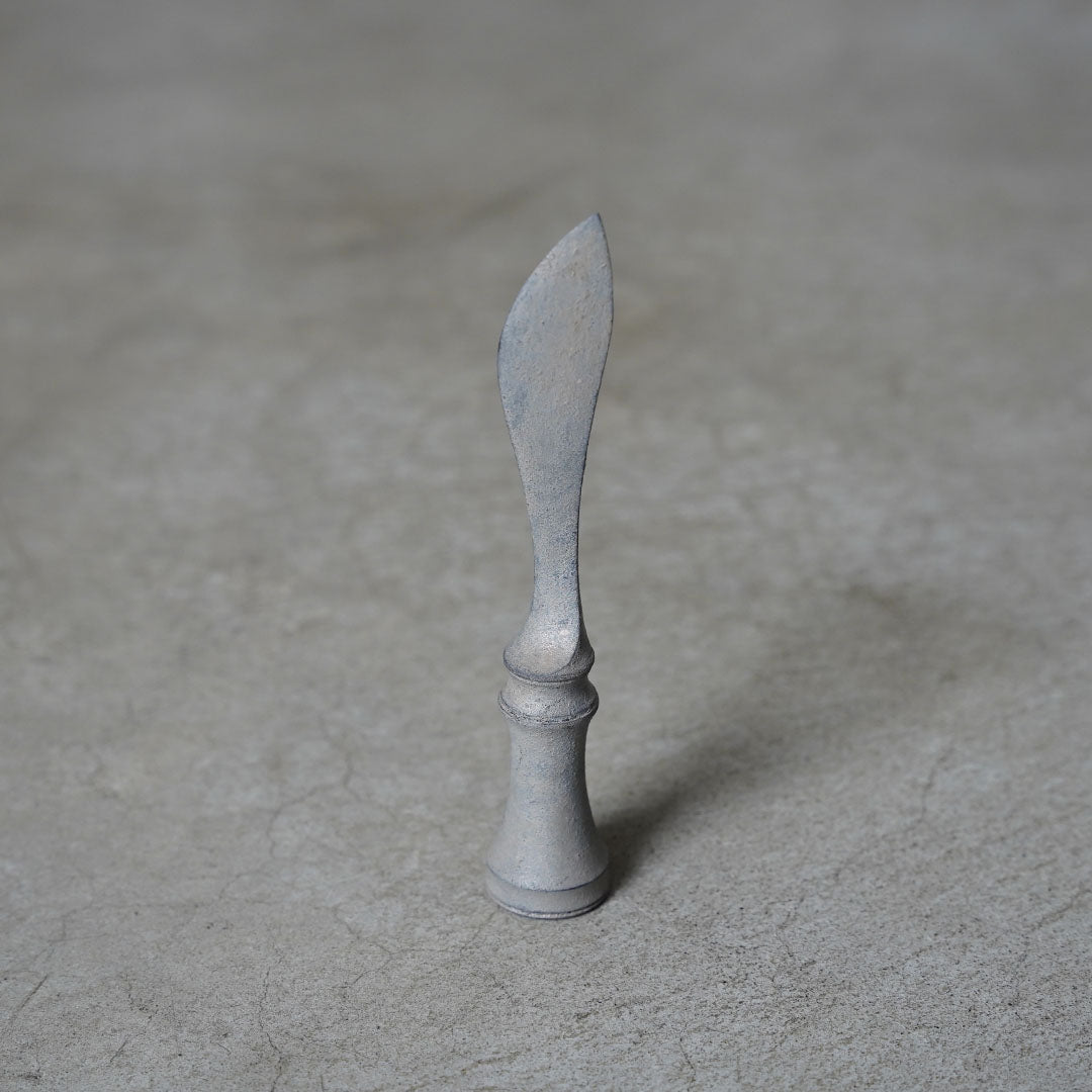 Kenta Nakanishi Butter Knife - Self-Standing, Gray Sabi-Urushi (Maple)