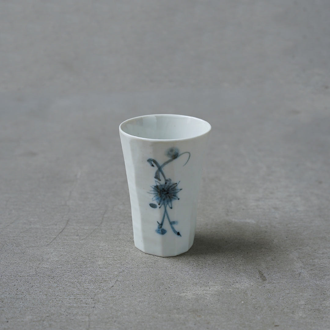 Kasen Kiln Flower-Patterned Carved Cup
