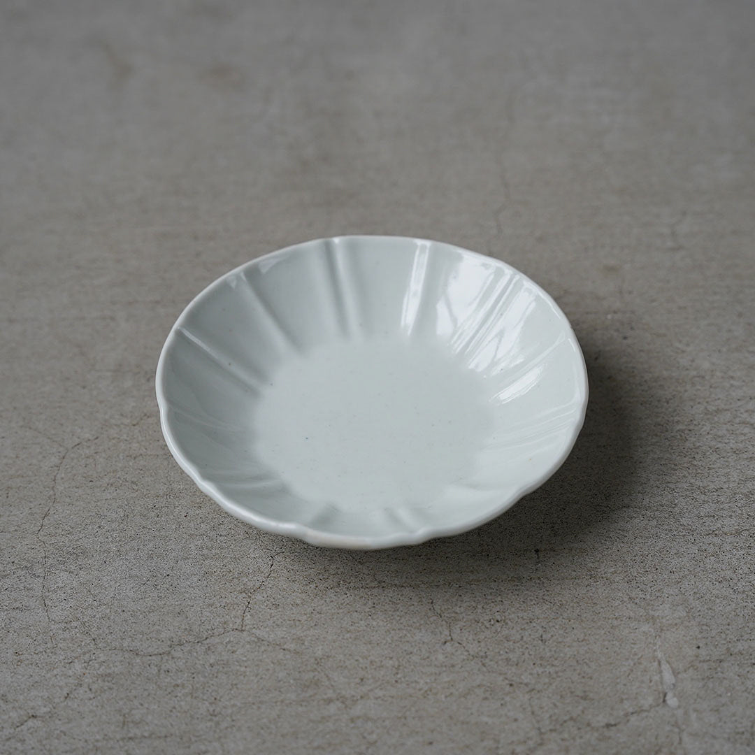 Kasen Kiln White Porcelain Morning Glory Shaped Small Bowl