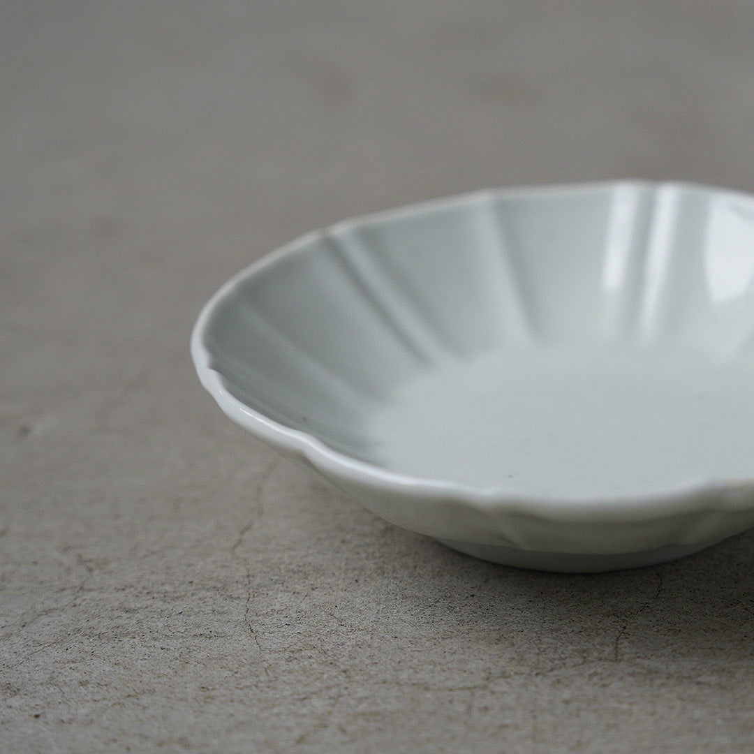 Kasen Kiln White Porcelain Morning Glory Shaped Small Bowl