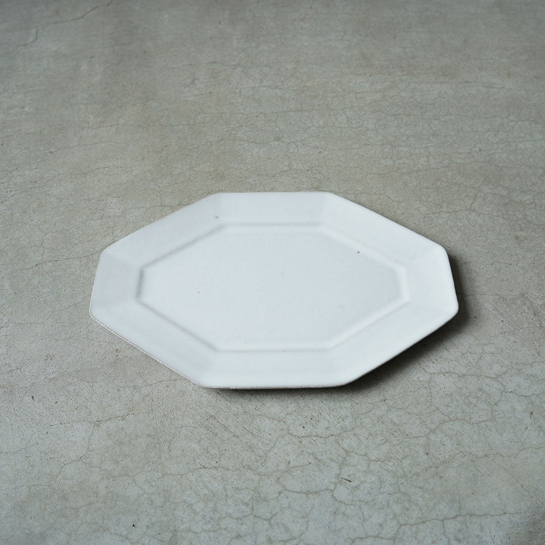 marais/Malais Octagonal Plate (medium), White, Red Clay