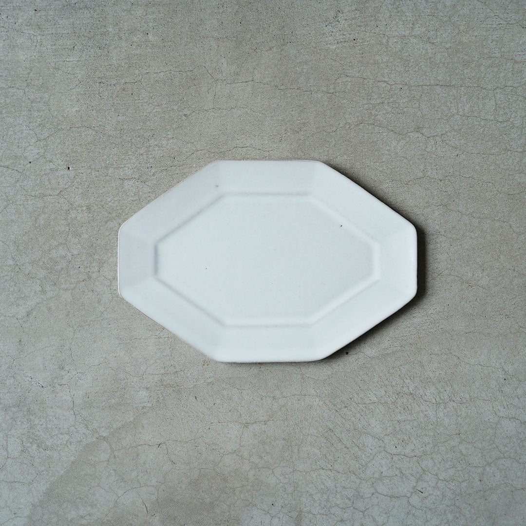 marais/Malais Octagonal Plate (medium), White, Red Clay