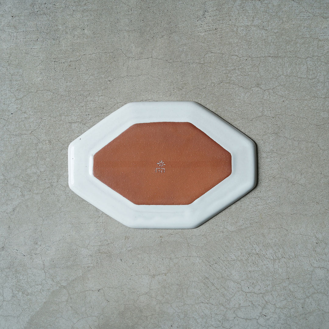 marais/Malais Octagonal Plate (medium), White, Red Clay