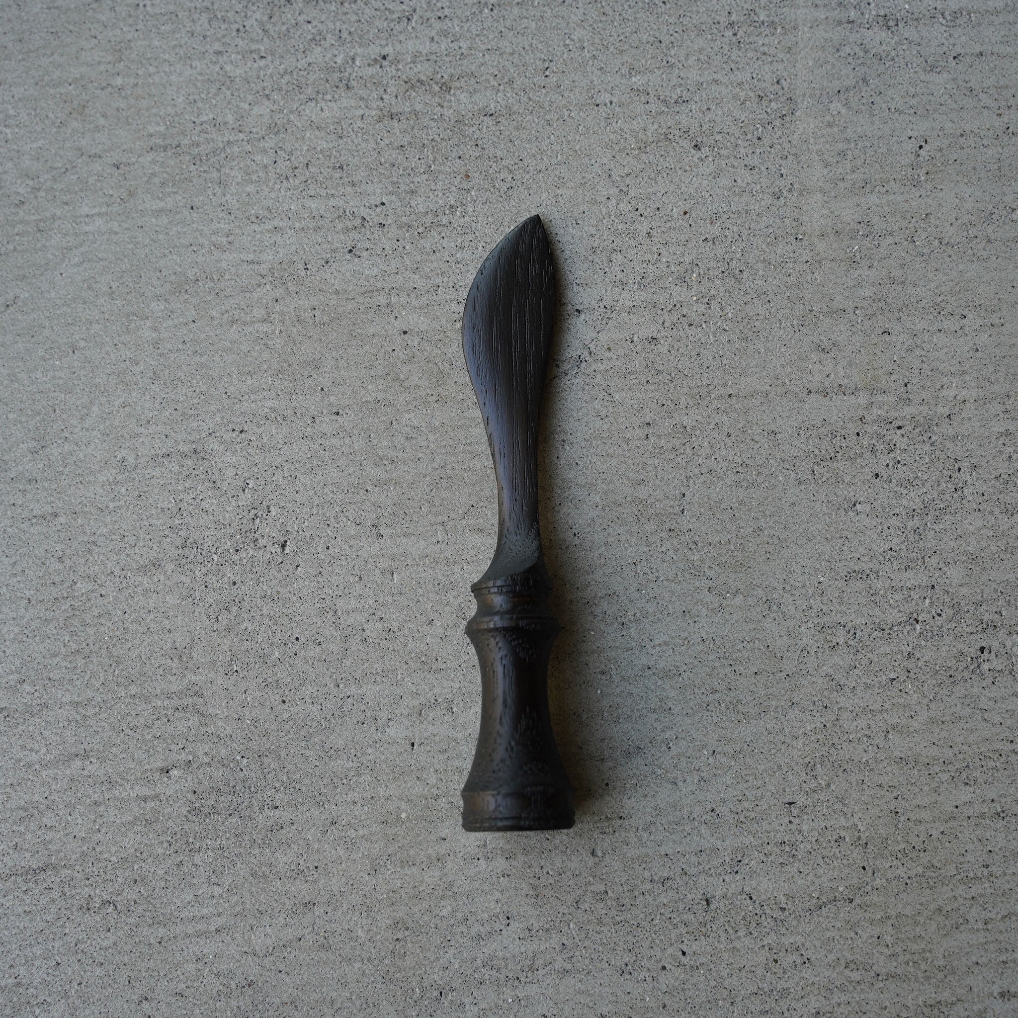 Kenta Nakanishi - Butter Knife, Self-Standing, Chestnut, Black Wiped Urushi