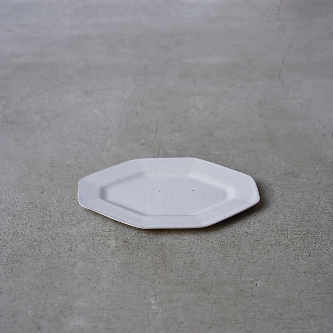 marais/Marais Octagonal Plate (Small Dish), White, Red Clay