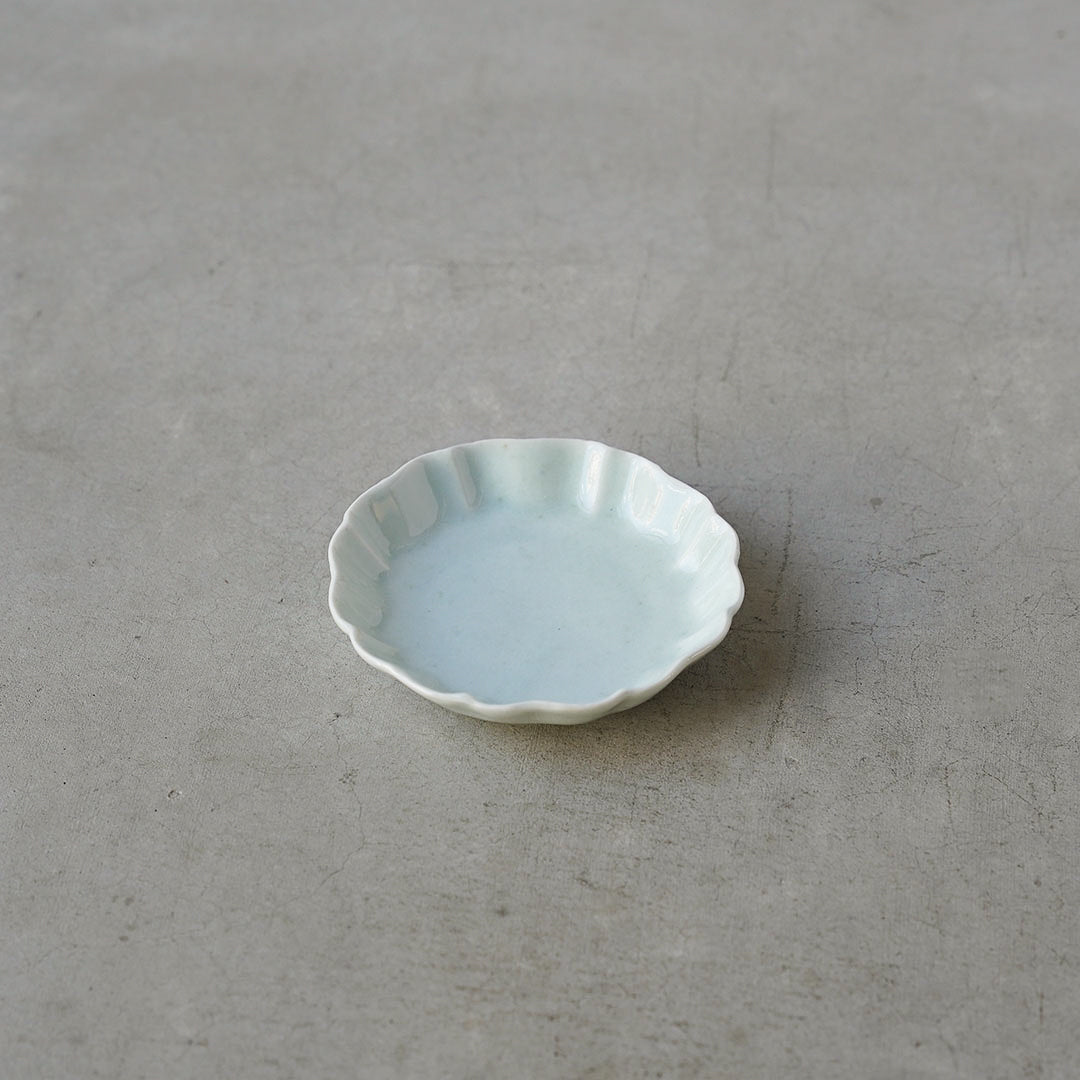 White porcelain 3-inch fluted plate