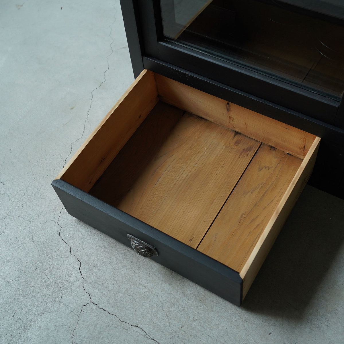 Glass Cabinet / 水屋箪笥
