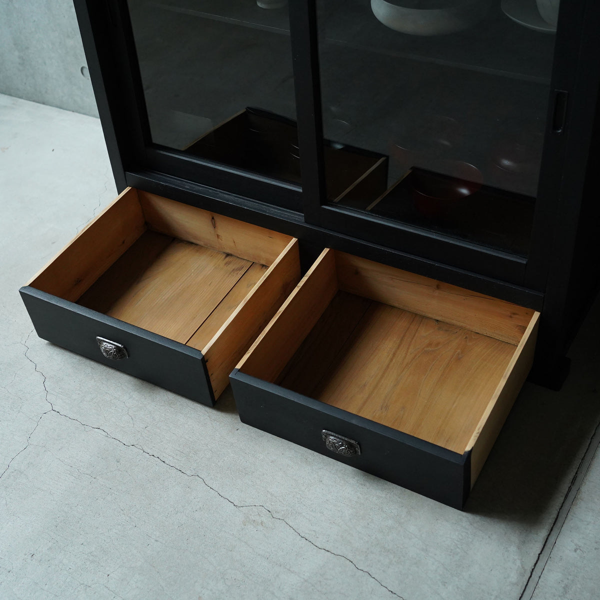 Glass Cabinet / 水屋箪笥