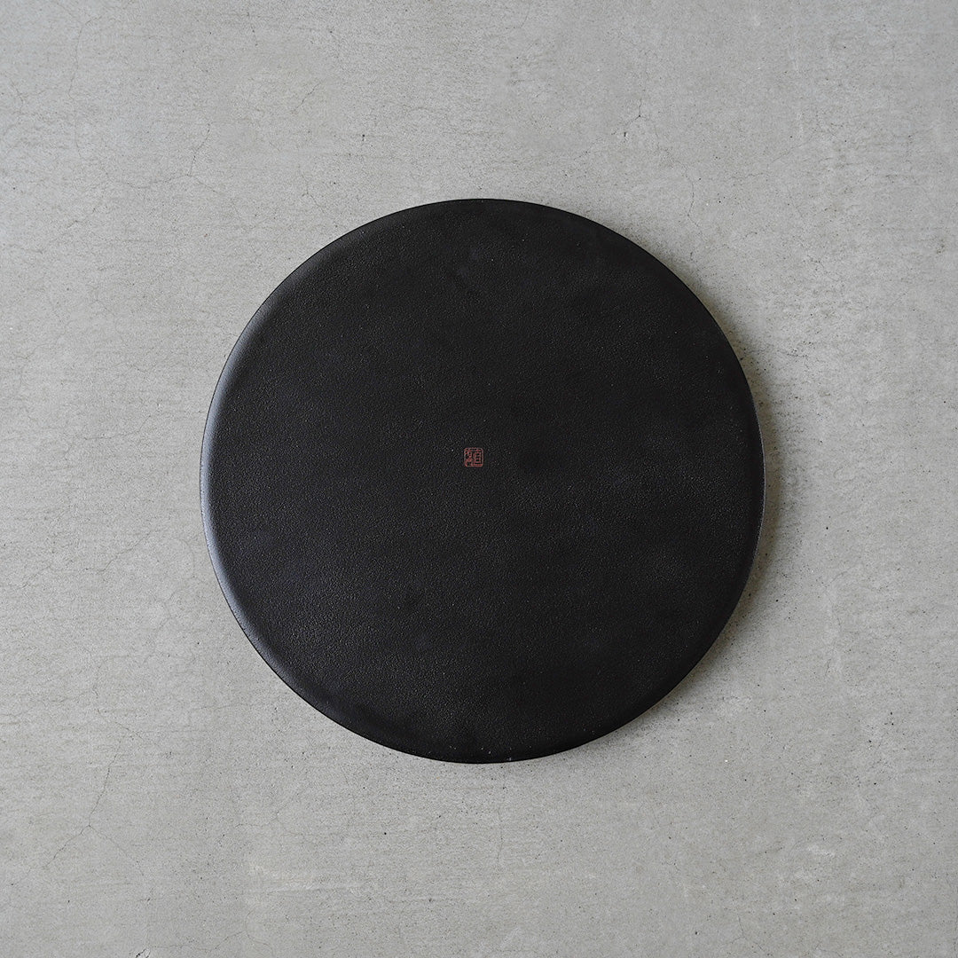 Hinao Shikki Naoemon 1 Shaku (12 in.) Round Tray, Black Tame