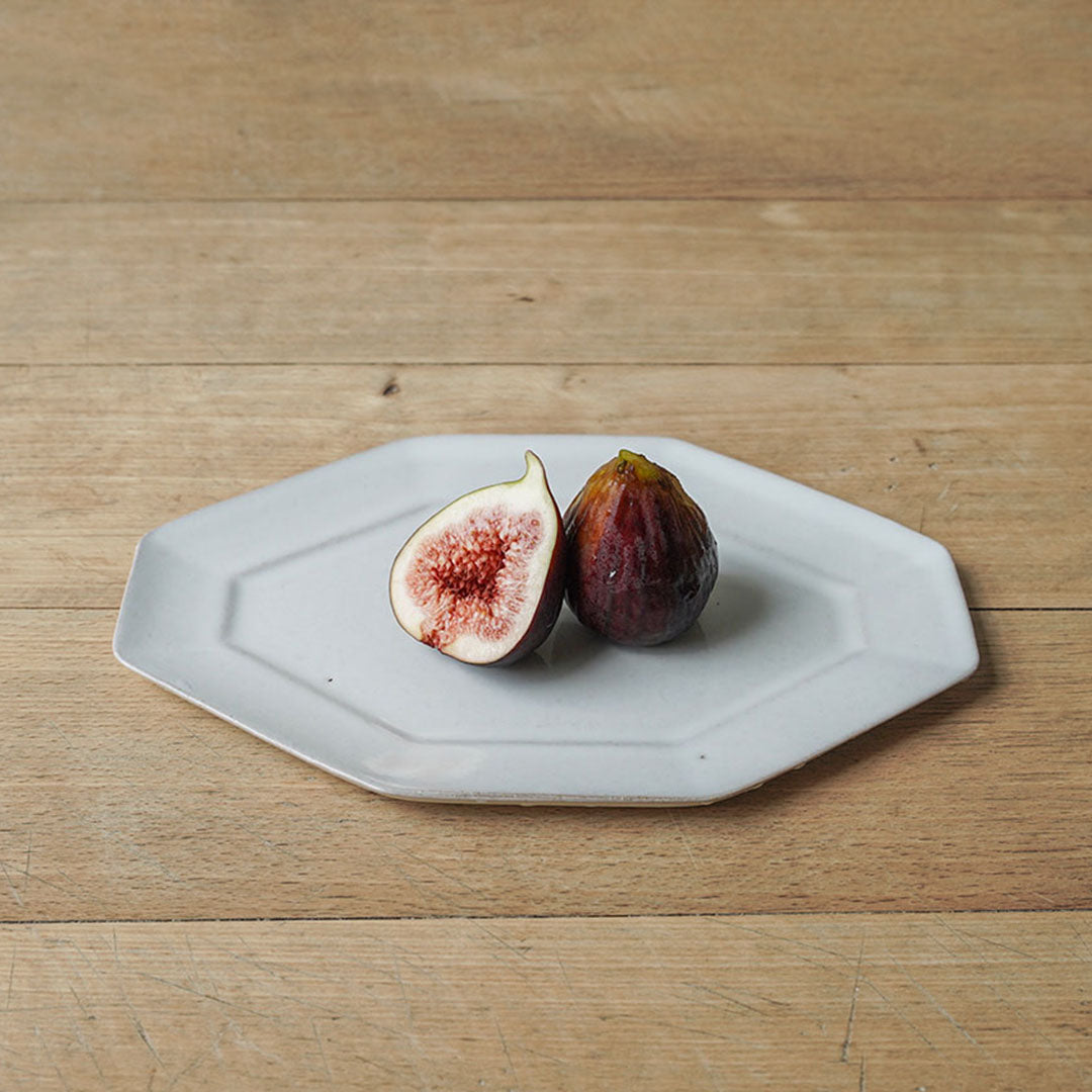 marais/Malais Octagonal Plate (medium), White, Red Clay