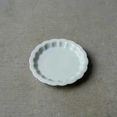 嘉泉窯 白瓷菊小皿