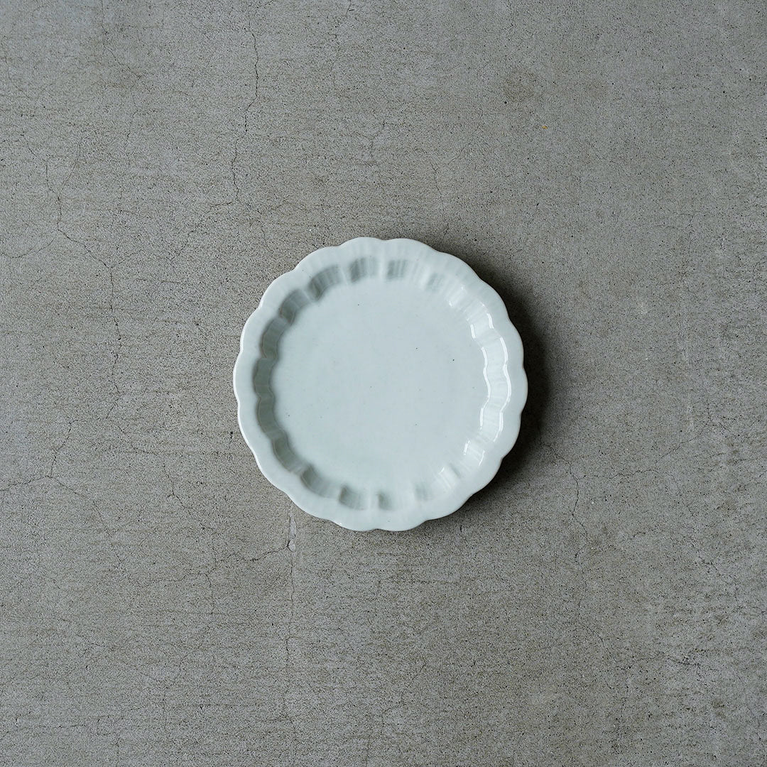 嘉泉窯 白瓷菊小皿