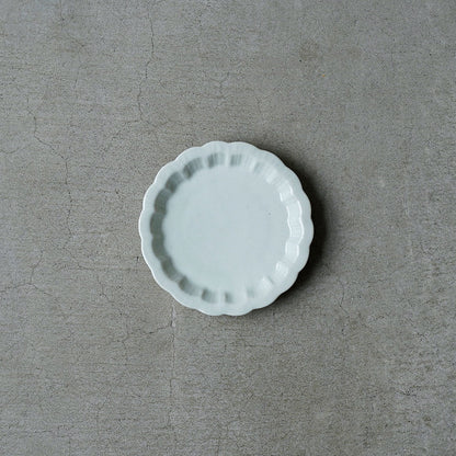 嘉泉窯 白瓷菊小皿