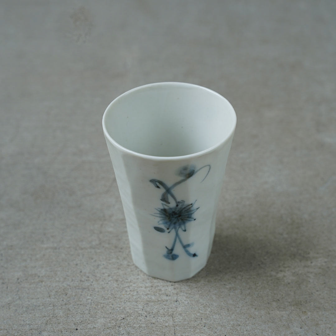 Kasen Kiln Flower-Patterned Carved Cup