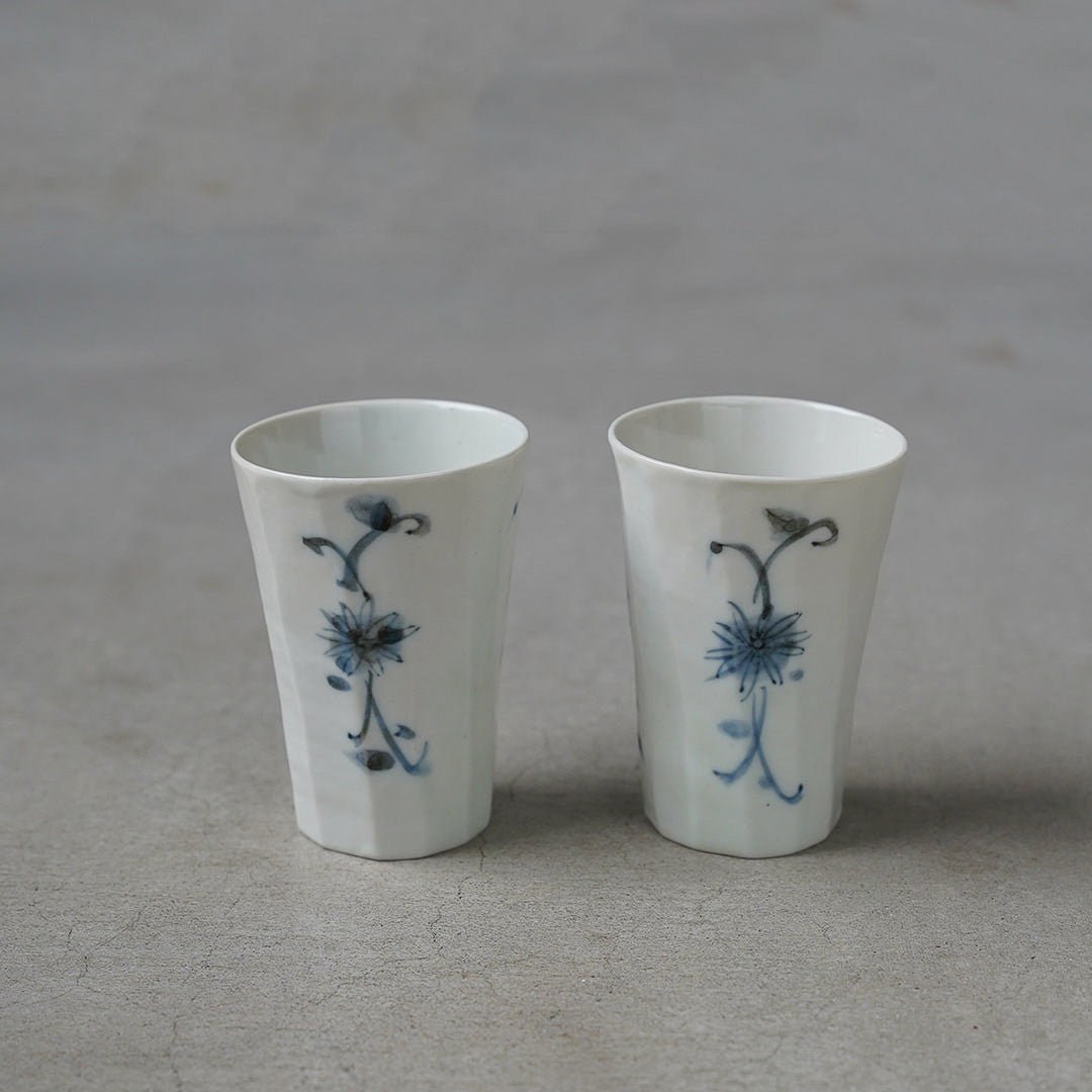 Kasen Kiln Flower-Patterned Carved Cup